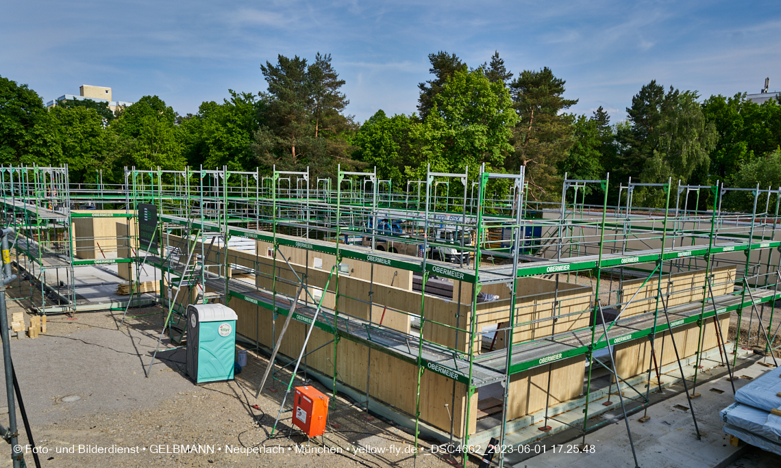 01.06.2023 - Neue Holzwände für das Haus für Kinder in Neuperlach in München